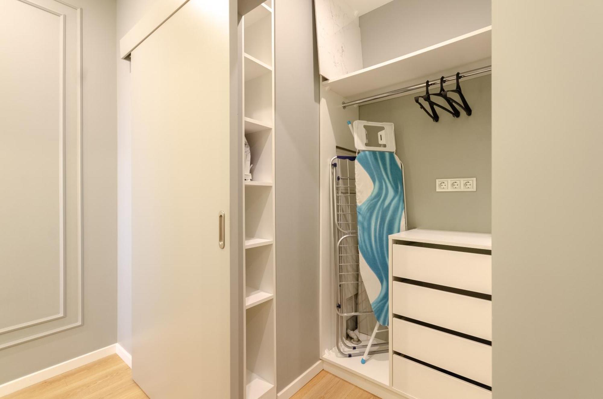 Petrovdom 17-183b In Rc New York Concept House, 74 Antonovycha Street